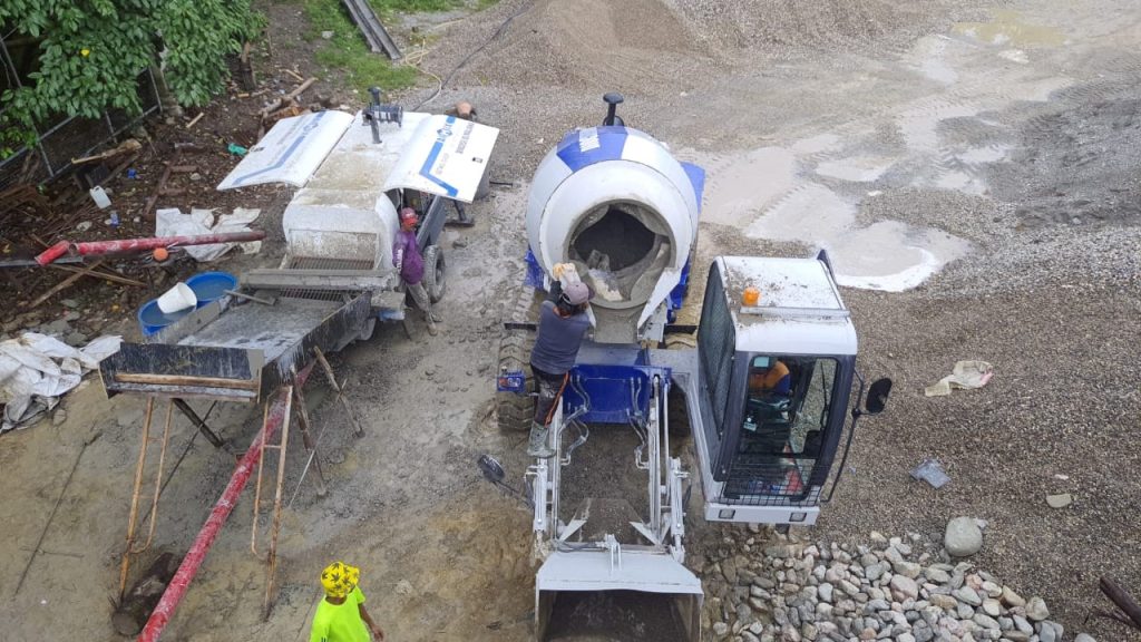 AS-2.6 Self Loading Concrete Mixer with Pump For Building