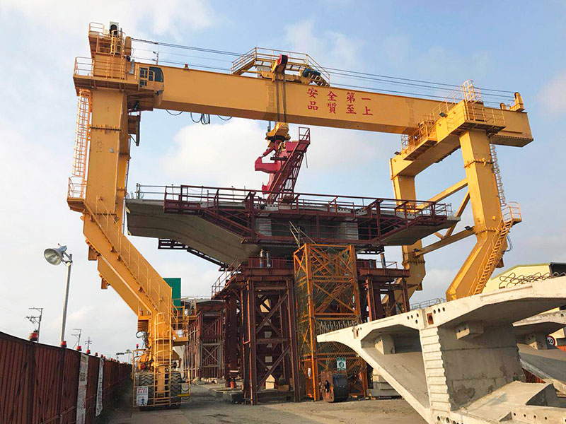rubber tyred gantry crane for remote road and bridge construction